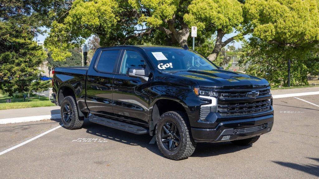 2024 Chevrolet Silverado 1500 LT Trail Boss Image 3 of 33