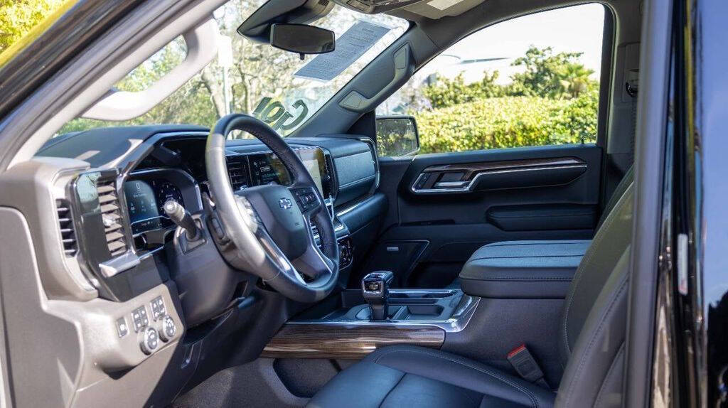 2024 Chevrolet Silverado 1500 LT Trail Boss Image 18 of 33