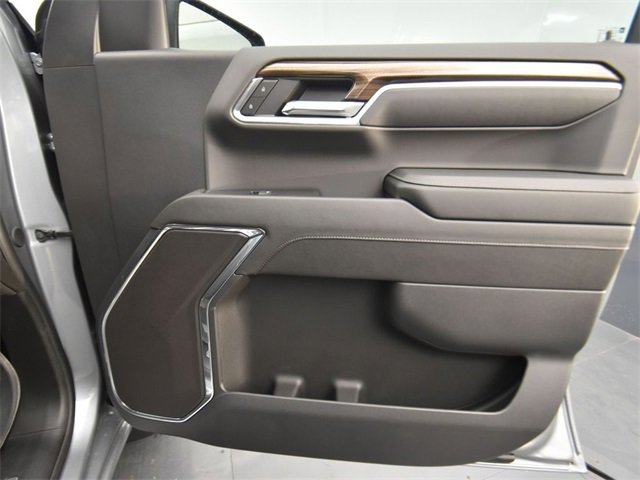 Vehicle image 35 of 52