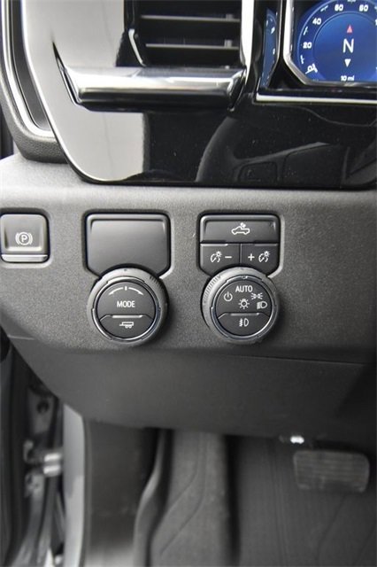 Vehicle image 27 of 52