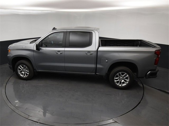 Vehicle image 17 of 52