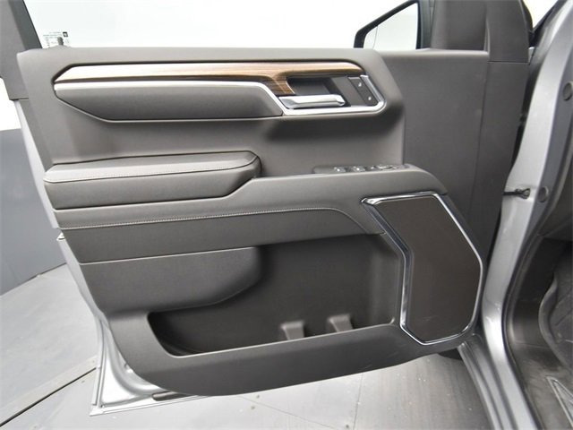 Vehicle image 24 of 52