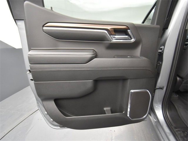 Vehicle image 34 of 52