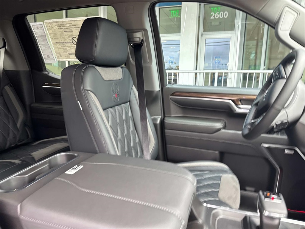 2024 Chevrolet Silverado 1500 RST Image 10 of 20