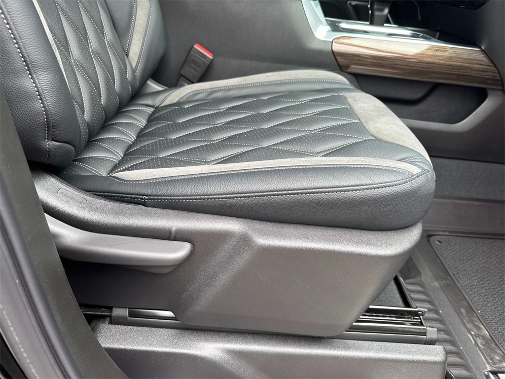 2024 Chevrolet Silverado 1500 RST Image 11 of 20