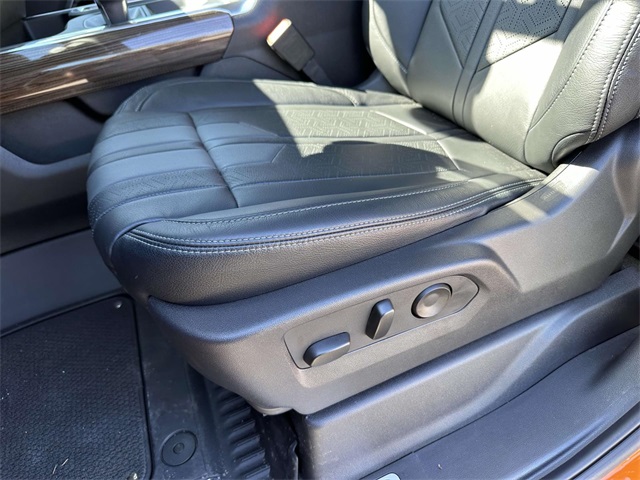 Vehicle image 13 of 33