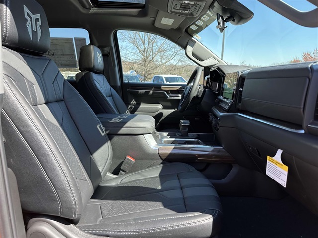 Vehicle image 10 of 33
