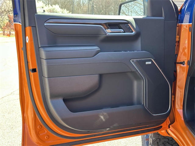 Vehicle image 26 of 33