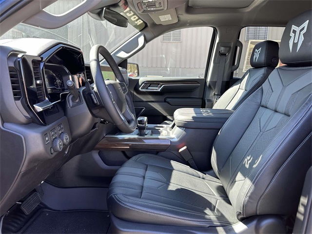 Vehicle image 11 of 33