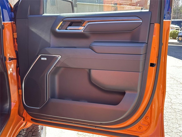 Vehicle image 31 of 33