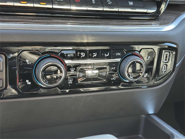 Vehicle image 25 of 33