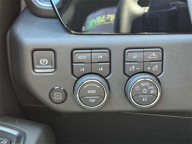 Vehicle image 21 of 33