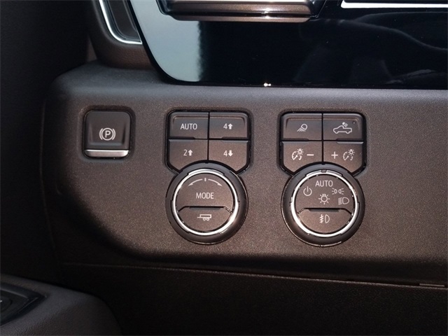 Vehicle image 13 of 26