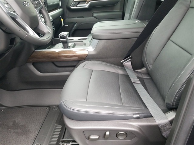 Vehicle image 16 of 26