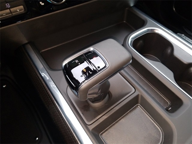 Vehicle image 21 of 26