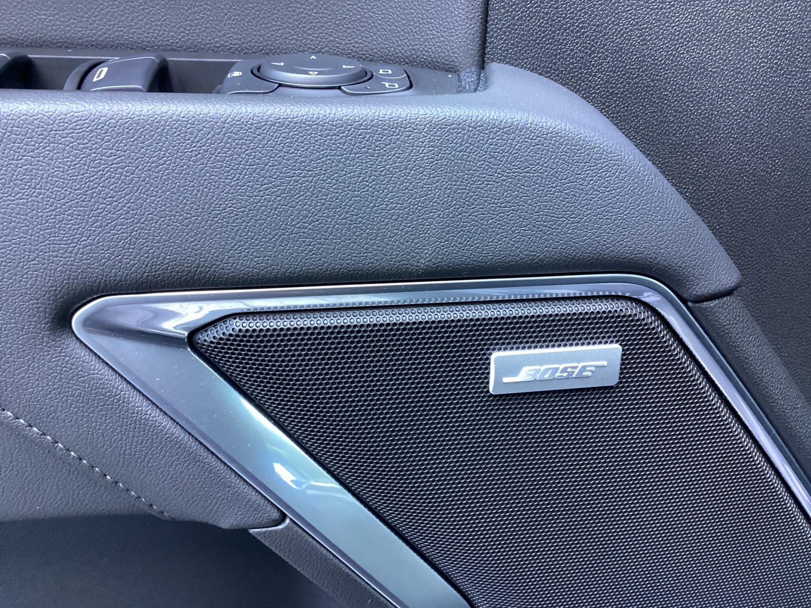 Vehicle image 27 of 30