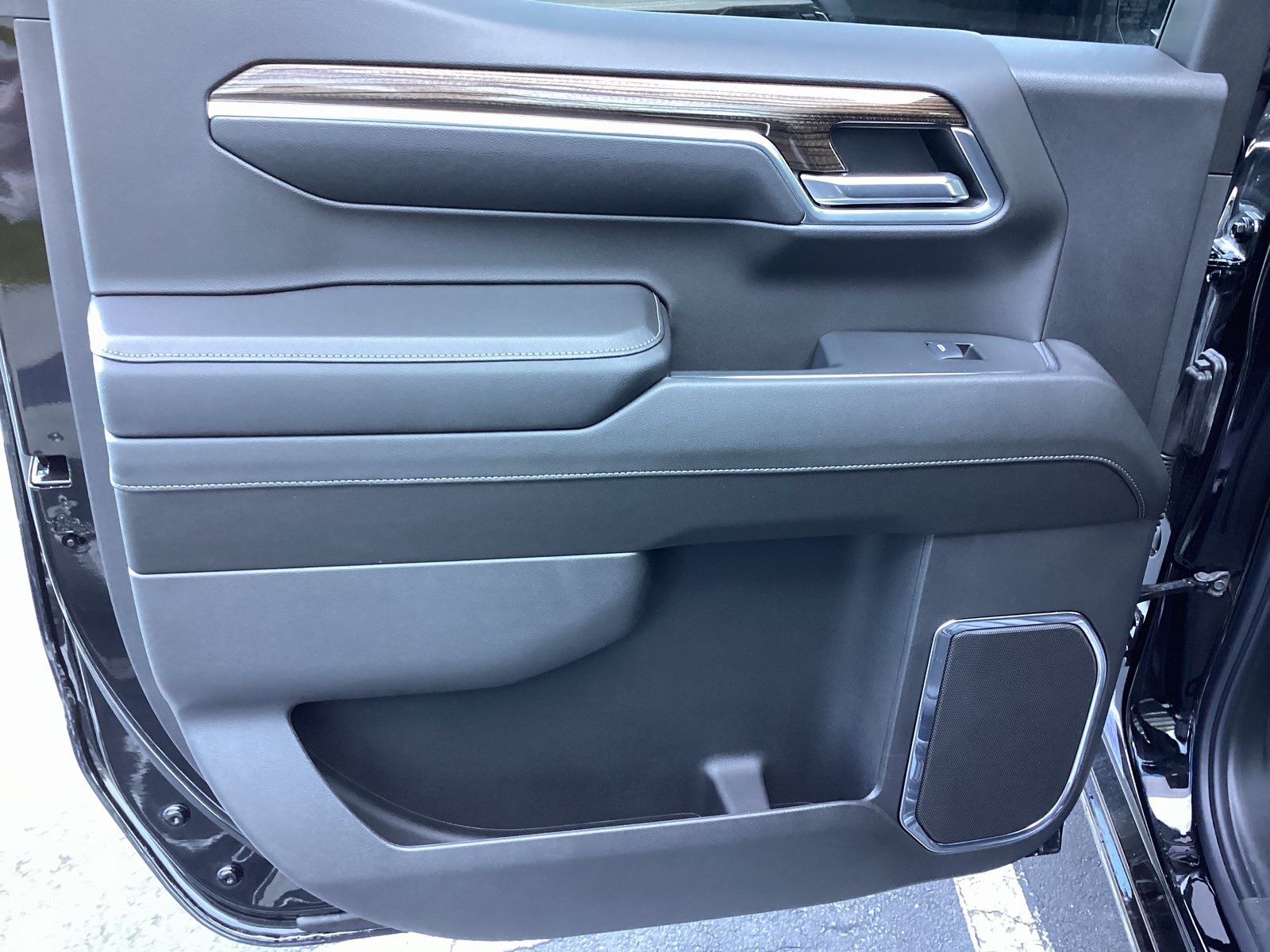 Vehicle image 28 of 30