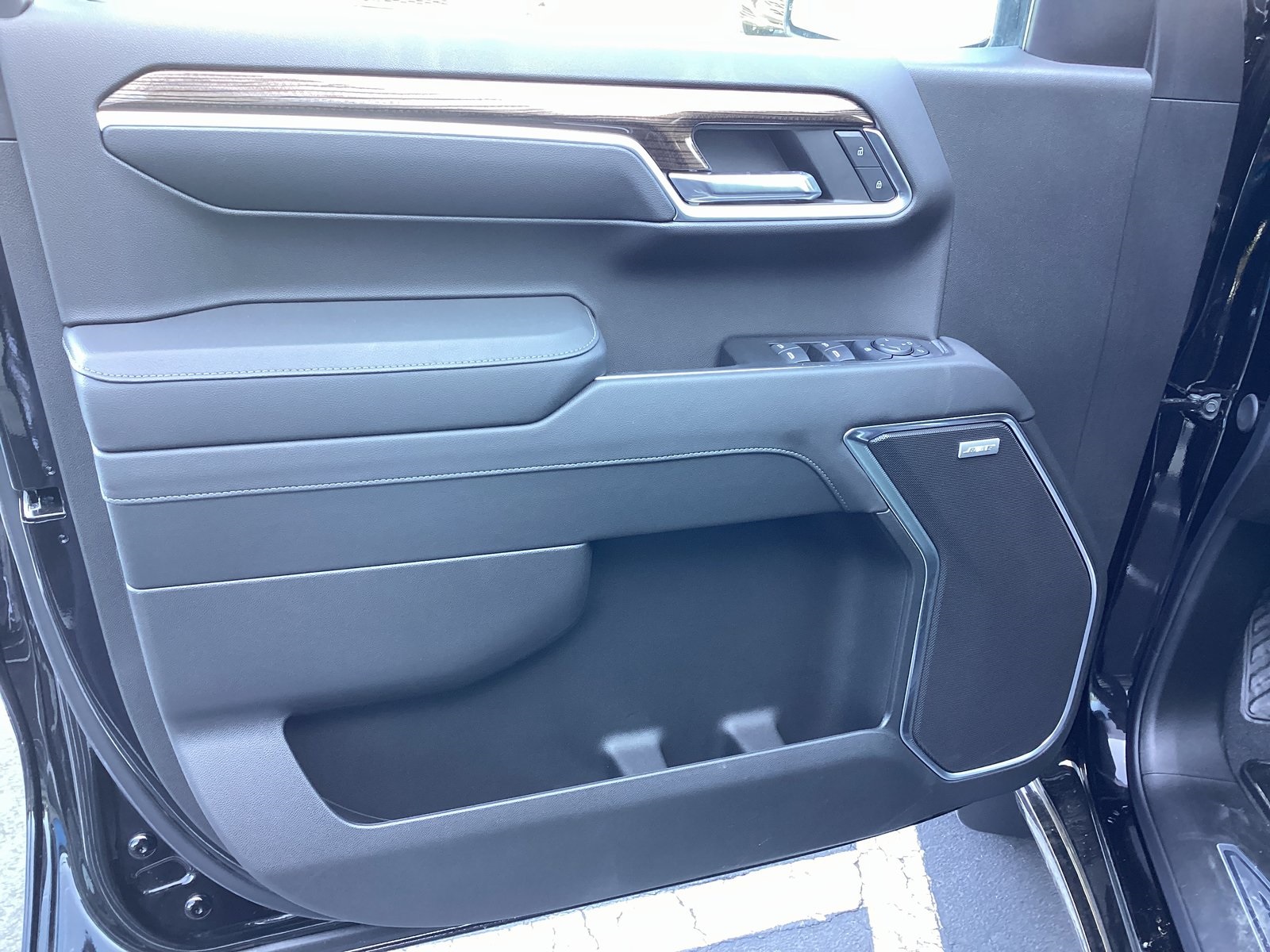Vehicle image 25 of 30