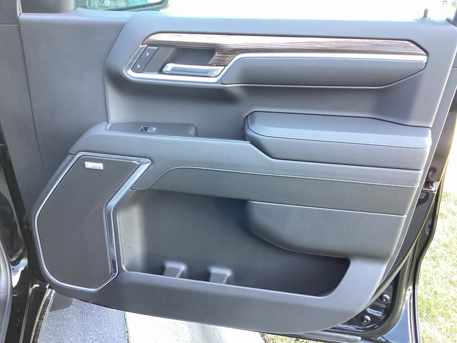 Vehicle image 26 of 30