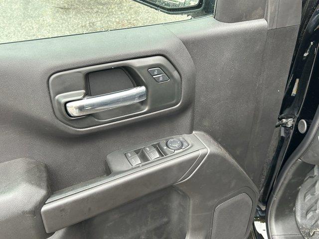 Vehicle image 17 of 32