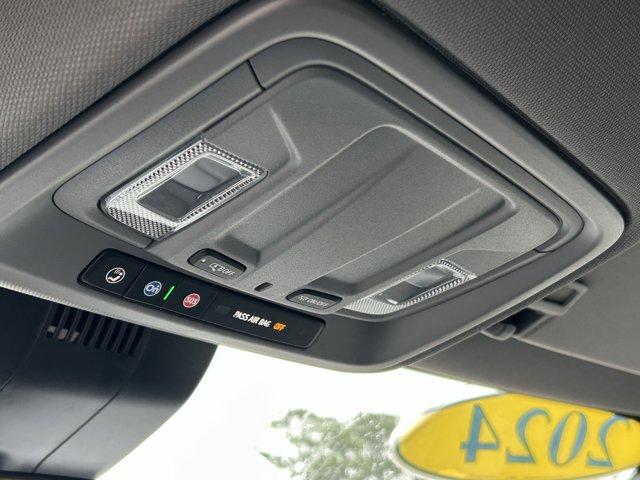 Vehicle image 26 of 32