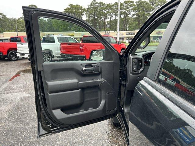 Vehicle image 16 of 32