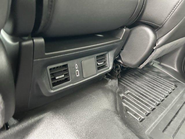 Vehicle image 30 of 32