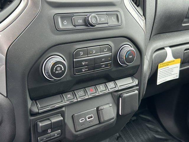 Vehicle image 25 of 32