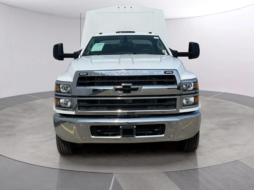 2024 Chevrolet Silverado MD Work Truck Image 2 of 21