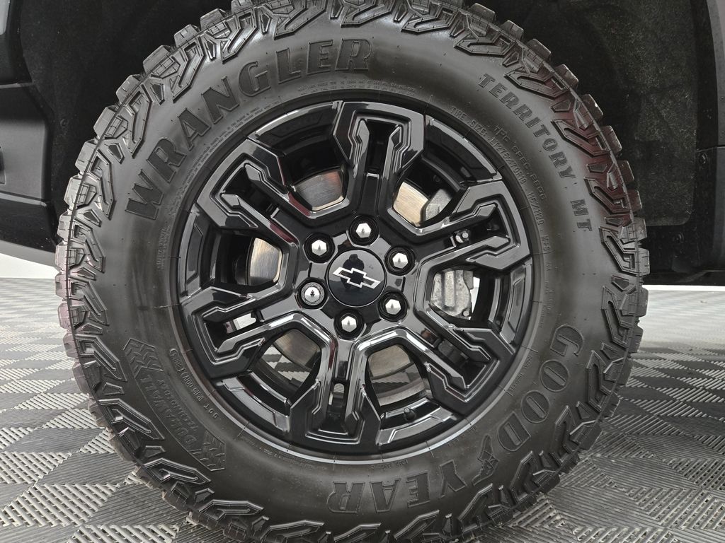 2024 Chevrolet Silverado 1500 ZR2 Image 9 of 40