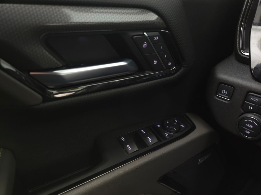 2024 Chevrolet Silverado 1500 ZR2 Image 36 of 40