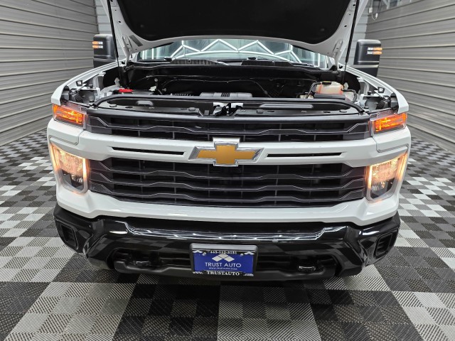 2024 Chevrolet Silverado 2500HD Custom Image 3 of 41
