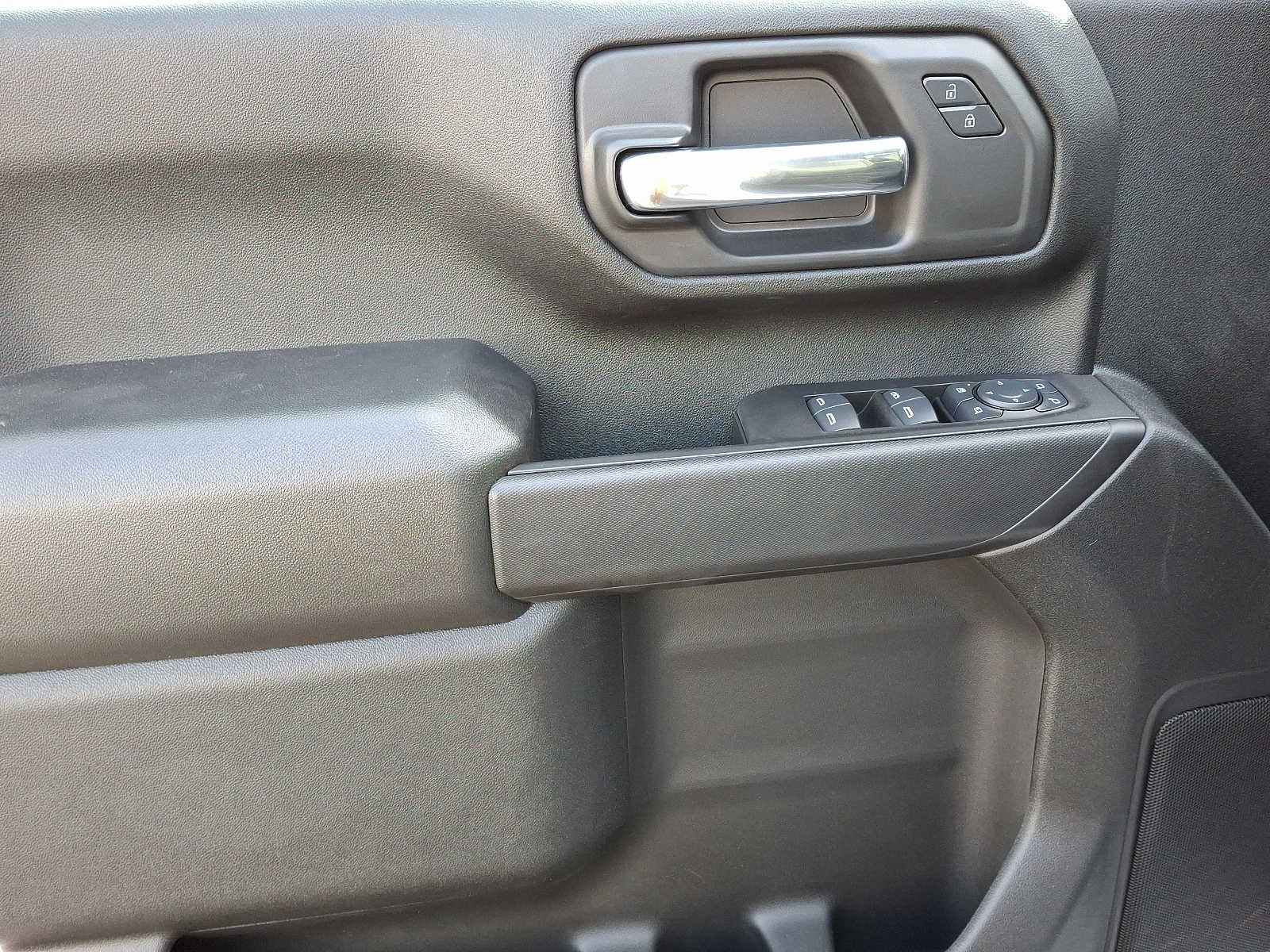 Vehicle image 11 of 22