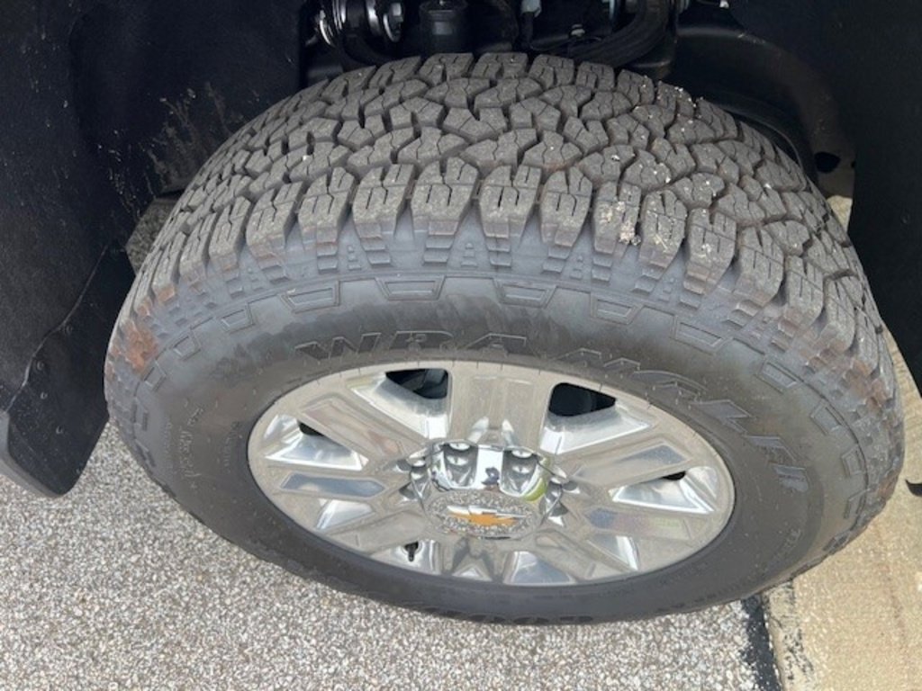 2024 Chevrolet Silverado 2500HD High Country Image 4 of 6