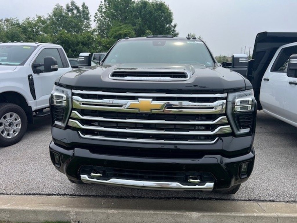 2024 Chevrolet Silverado 2500HD High Country Image 2 of 6