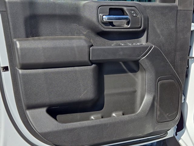 Vehicle image 15 of 32