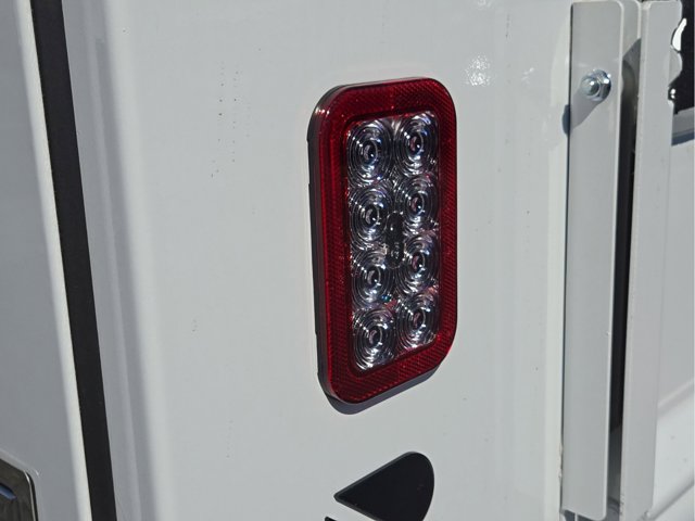 Vehicle image 13 of 32