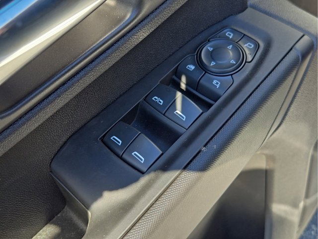 Vehicle image 16 of 32