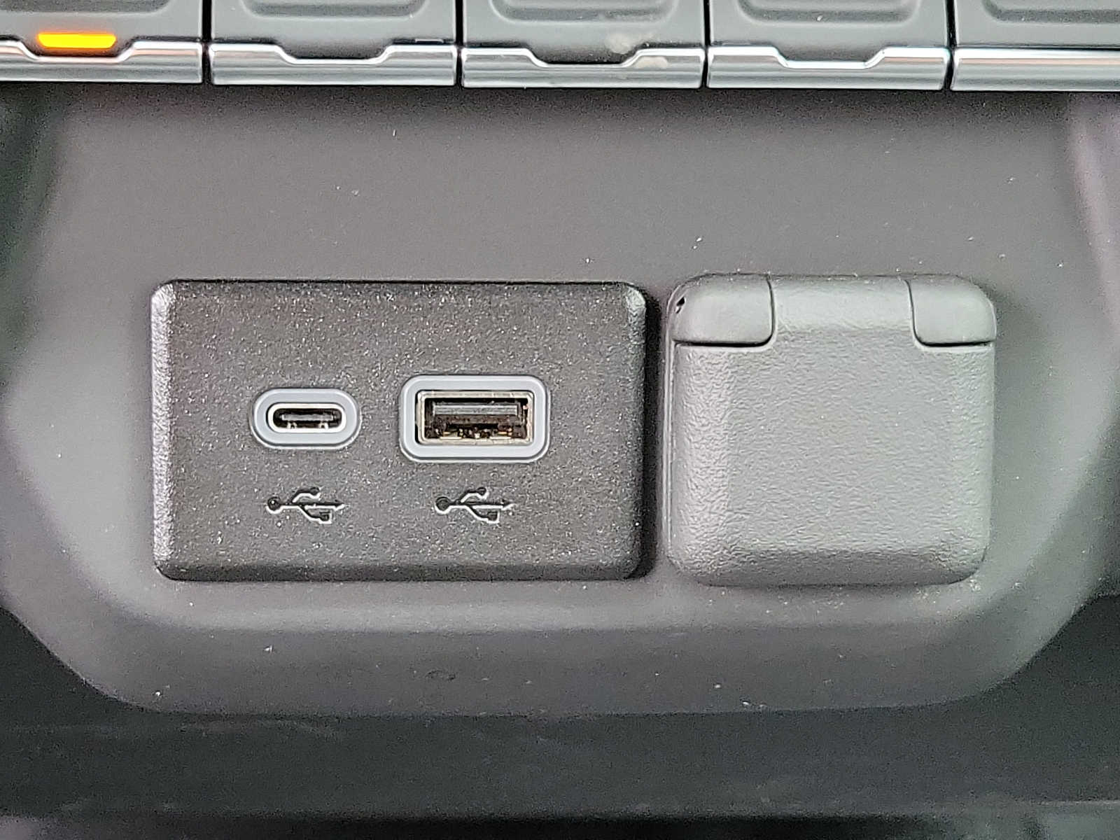 Vehicle image 19 of 21