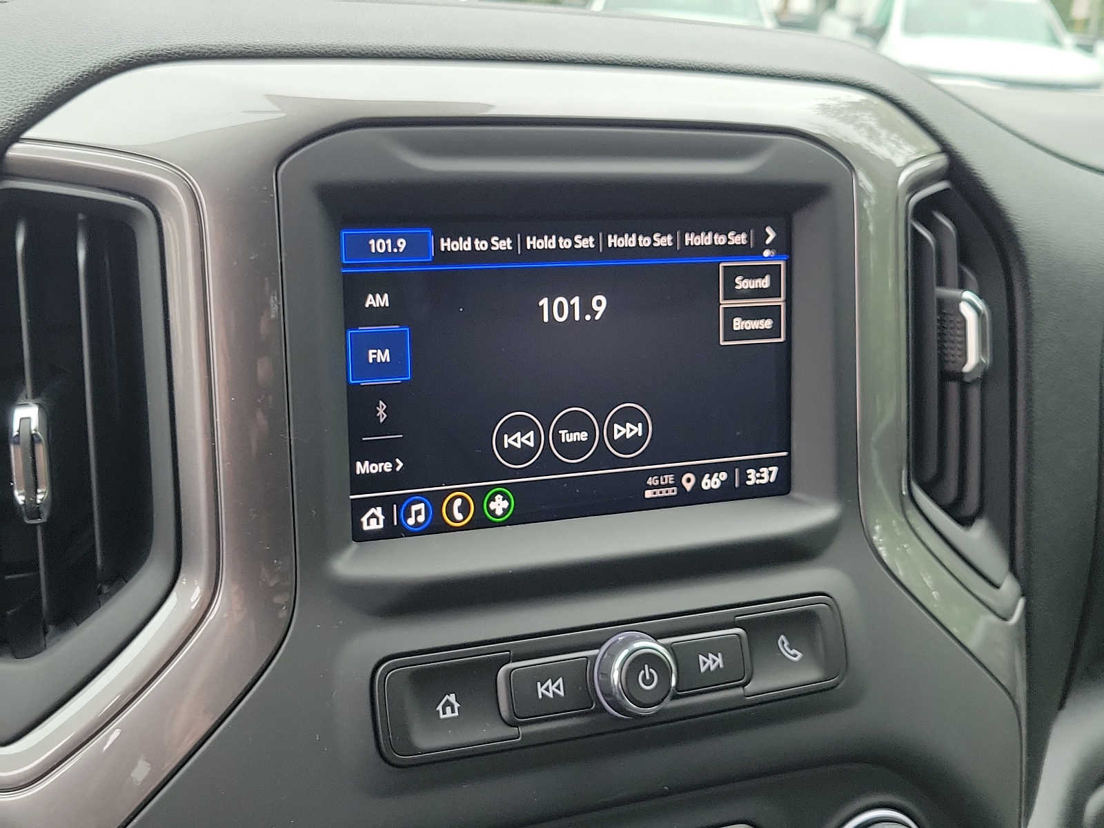Vehicle image 14 of 21