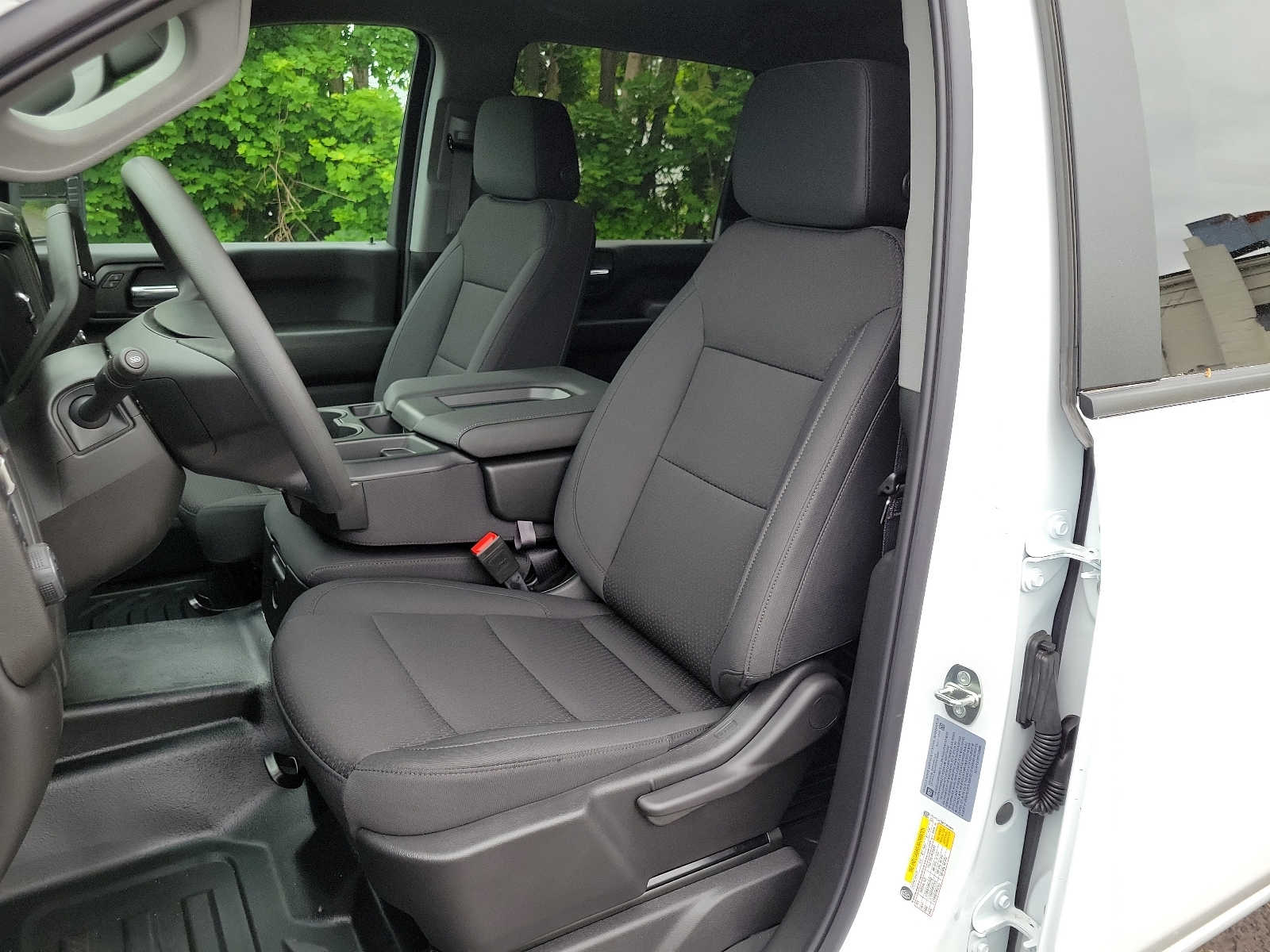 Vehicle image 11 of 21