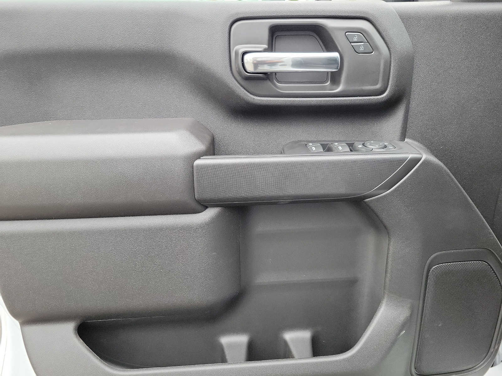 Vehicle image 10 of 21