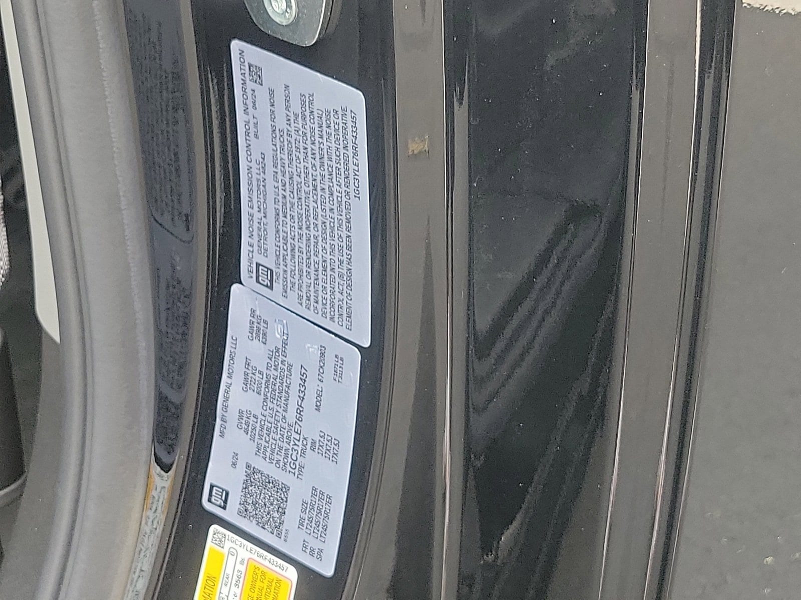 Vehicle image 17 of 34
