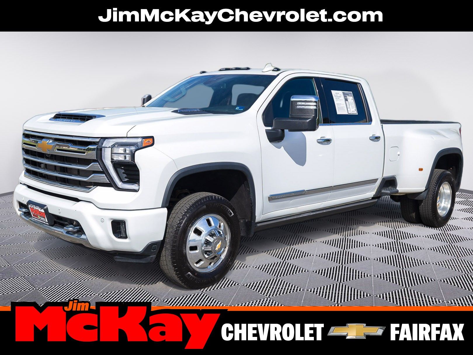 2024 Chevrolet Silverado 3500HD High Country Image 2 of 28
