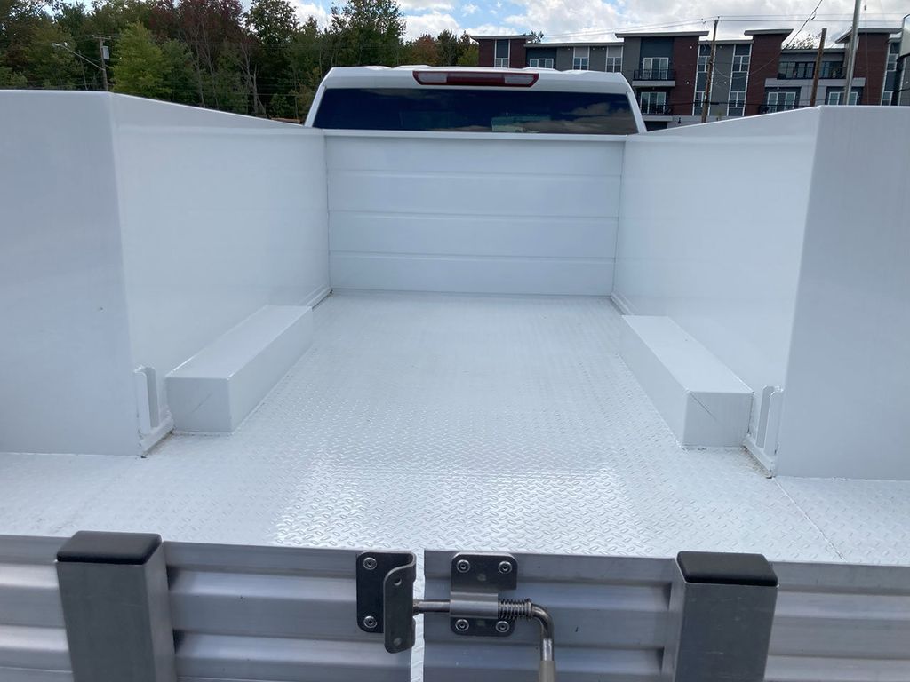 2024 Chevrolet Silverado 3500HD LT Image 13 of 33