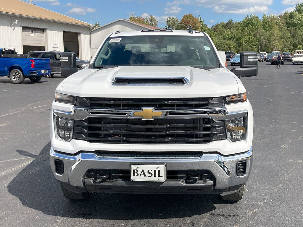 2024 Chevrolet Silverado 3500HD LT Image 2 of 33