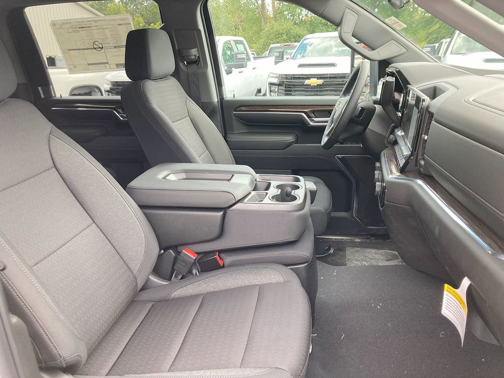 2024 Chevrolet Silverado 3500HD LT Image 24 of 33