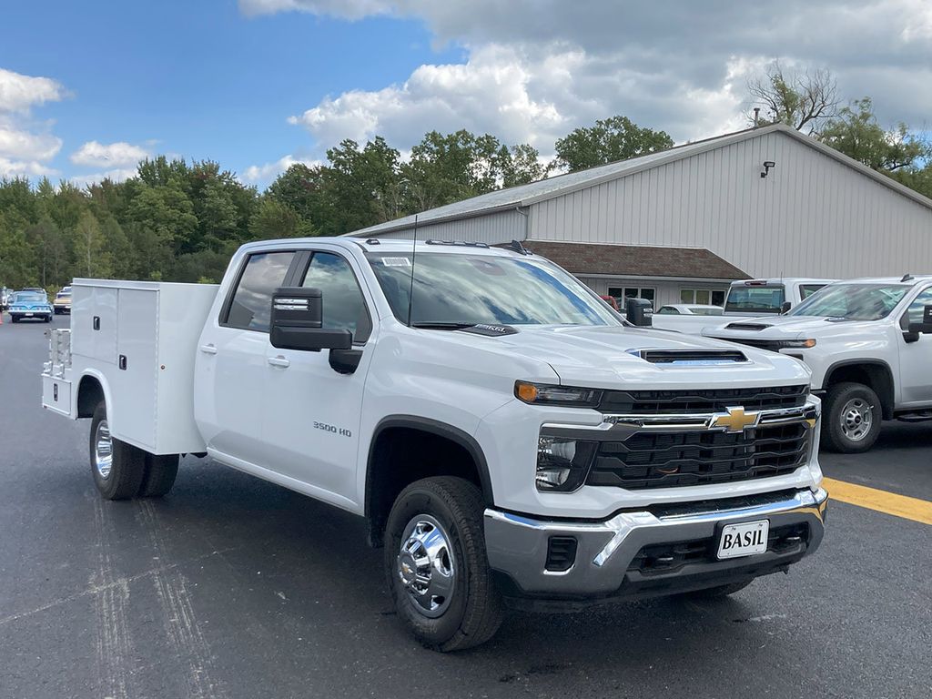 2024 Chevrolet Silverado 3500HD LT Image 3 of 33