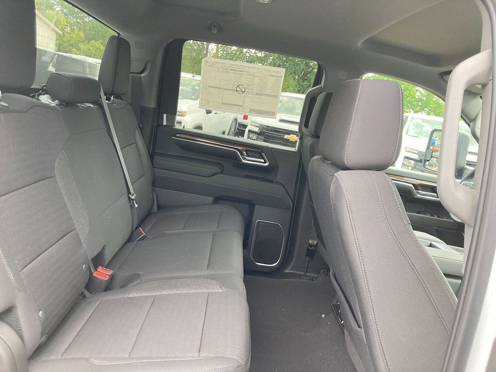 2024 Chevrolet Silverado 3500HD LT Image 22 of 33