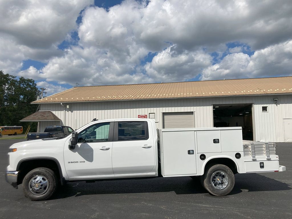 2024 Chevrolet Silverado 3500HD LT Image 8 of 33